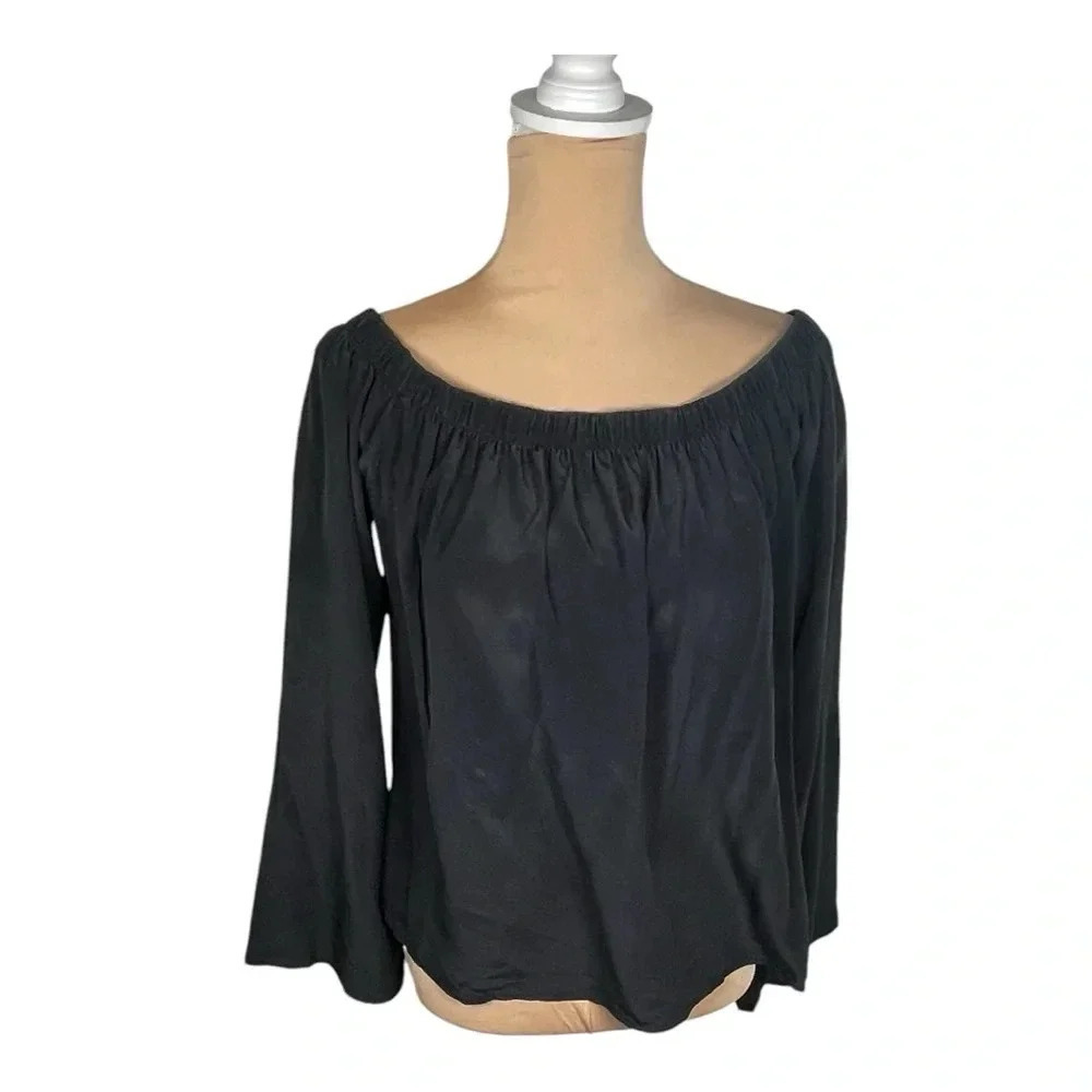 True Religion Women Large Black
100% Silk Off The Shoulder Blouse